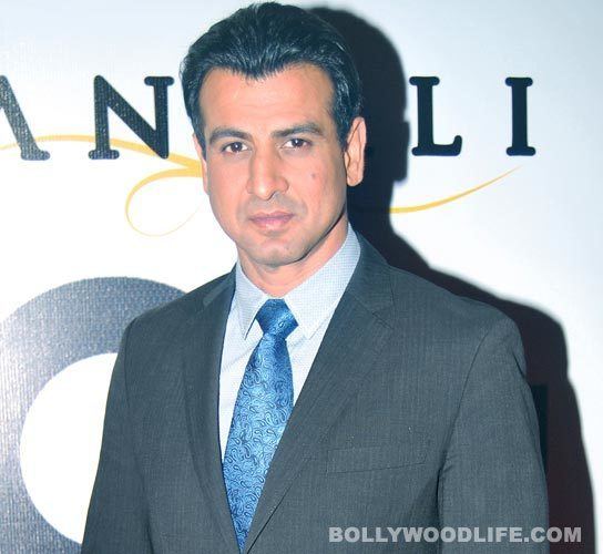 Ronit Roy What did Ronit Roy gift the unit of Adaalat Bollywood