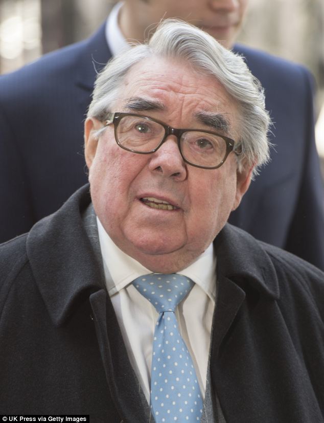 Ronnie Corbett Ronnie retire What a load of rubbish says Mrs Corbett