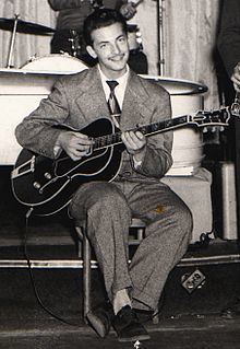 Ronnie Singer httpsuploadwikimediaorgwikipediacommonsthu