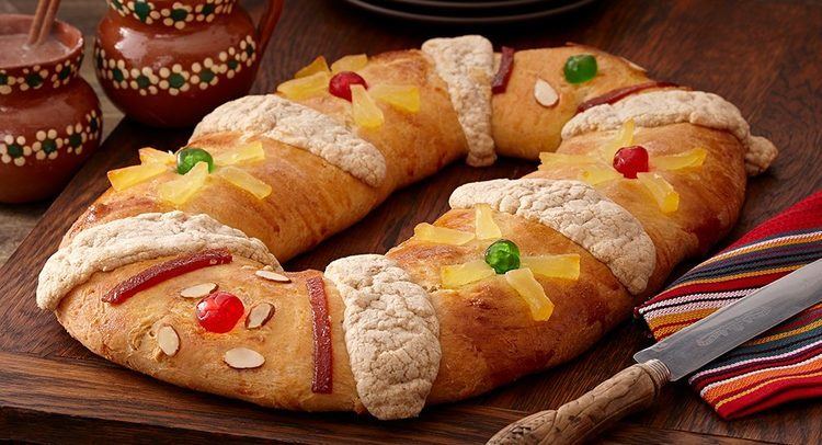 Rosca de reyes Spanish Classes learn about the tradition of Dia de Reyes