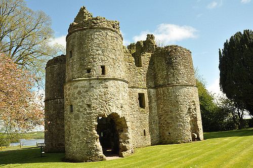 Roughan Castle httpsc2staticflickrcom432993515514102c841