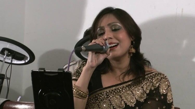 Rowshanara Moni Ehsaan tera Hoga Mujh Par singer Rowshanara Moni Live YouTube