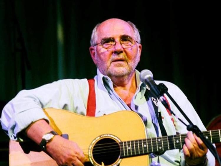 Roy Bailey (folk singer) Roy Bailey beeswingwmv YouTube