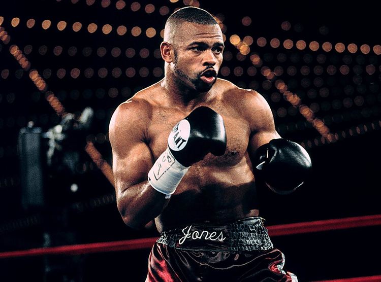 Roy Jones Jr. WATCH Roy Jones Jr Fights Bareknuckle Boxing Legend Bobby Gunn