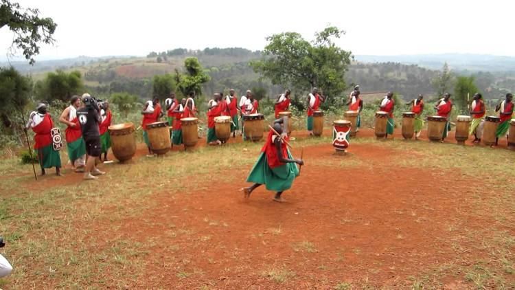 Royal Drummers of Burundi The Royal Drummers of Burundi Gishora Village oct2011 YouTube