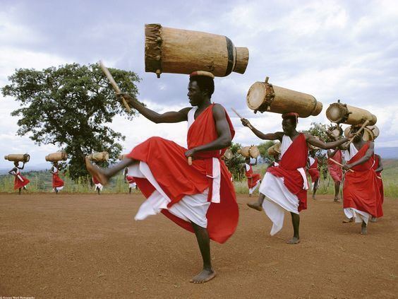 Royal Drummers of Burundi httpssmediacacheak0pinimgcom564xf324db