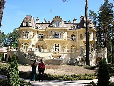 Rublyovka Yanukovych got a new mansion on Rublyovka for 52 million dollars