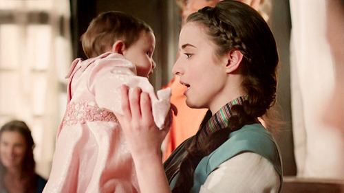 Elif Atakan as Rumeysa Sultan holding a baby in a scene from the 2011 tv series, Muhteşem Yüzyıl
