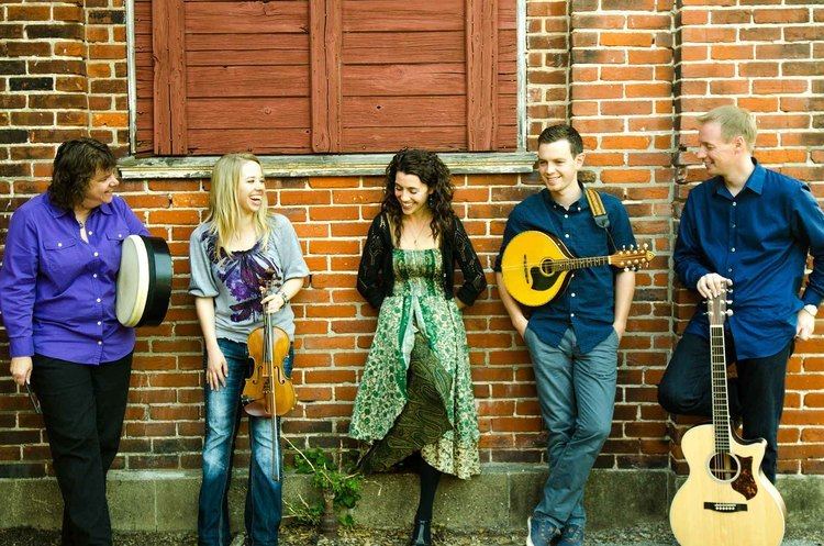 Runa (band) RUNA Celtic Roots Music