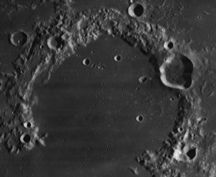 Russell (lunar crater)