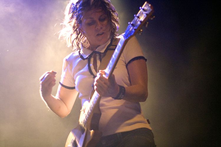 Ruthie Morris FileRuthie Morris guitar 2006jpg Wikimedia Commons