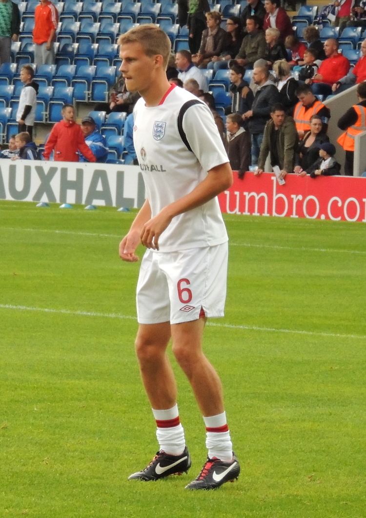 Ryan Bennett (footballer) FileRyan Bennett England U21jpg Wikimedia Commons