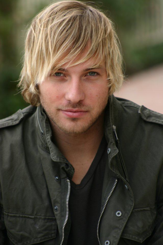 Ryan Hansen GIF HUNTERRESS RYAN HANSEN GIF HUNT 80 Please like