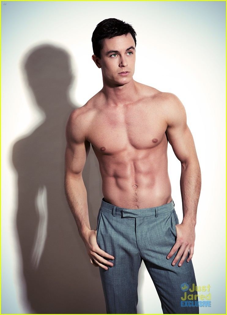 Ryan Kelly (actor) Teen Wolf39s Ryan Kelley Shows Off His RockHard Abs