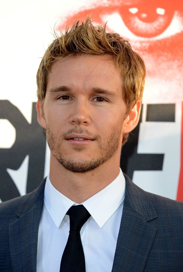 Ryan Kwanten Ryan Kwanten gave the camera a smile while walking the red