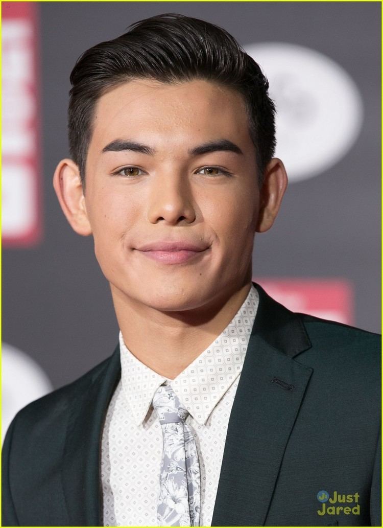 Ryan Potter Ryan Potter amp Jamie Chung Get Big Premiere For 39Big Hero 6