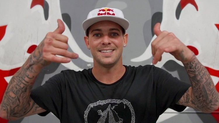 Ryan Sheckler Ryan Sheckler checks in to Simple Session 2014 YouTube