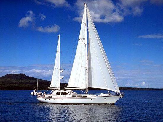 Sailing yacht httpssmediacacheak0pinimgcomoriginalsce