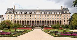 Saint George Palace httpsuploadwikimediaorgwikipediacommonsthu