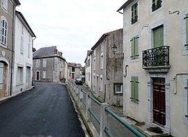 Saint-Laurent-de-Neste httpsuploadwikimediaorgwikipediacommonsthu