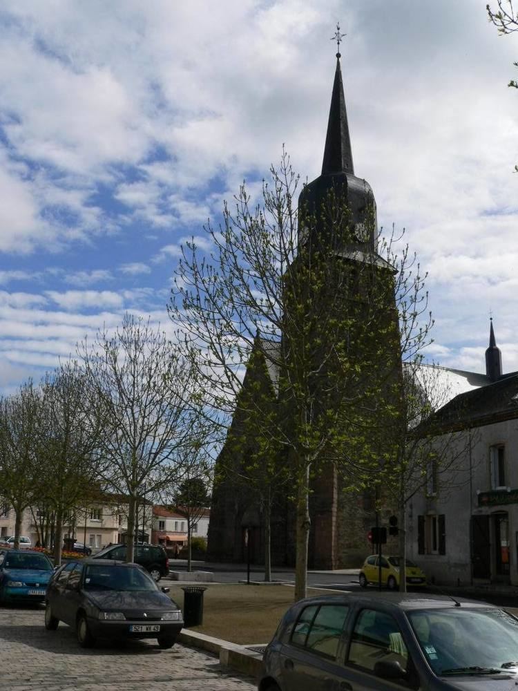 Saint Michael's Church, Le May-sur-Èvre