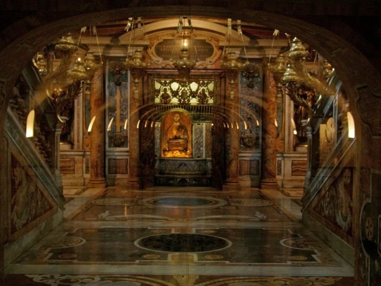 Saint Peter's tomb St Peter39s Tomb in St Peter39s Basilica Vatican City tour Rome