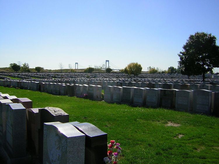 Saint Raymond's Cemetery (Bronx)