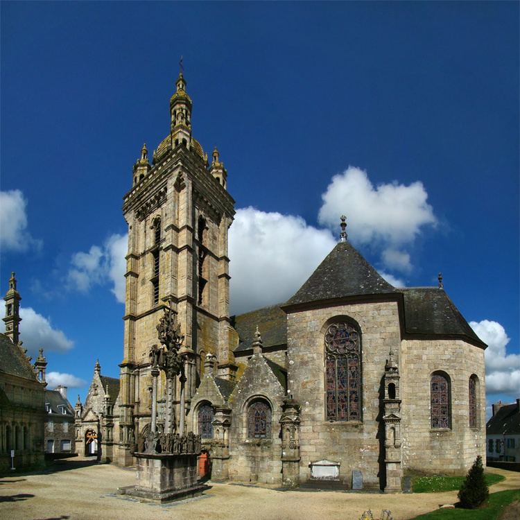 Saint-Thégonnec Parish close