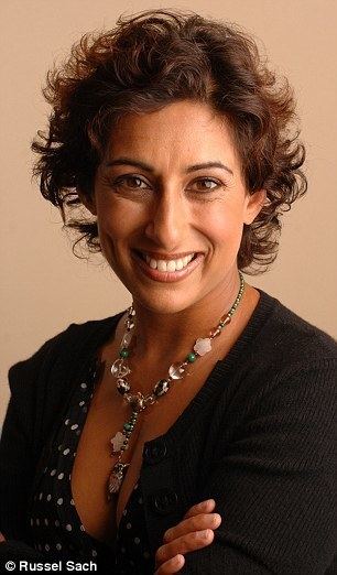 Saira Khan idailymailcoukipix201410171413503814541w