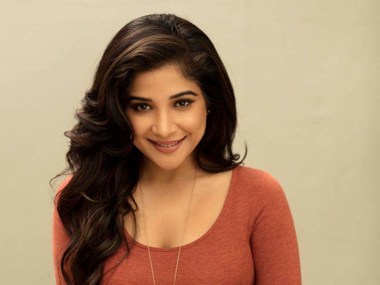 Sakshi Agarwal takes the action route for her first female-centric film |  Tamil Movie News - Times of India