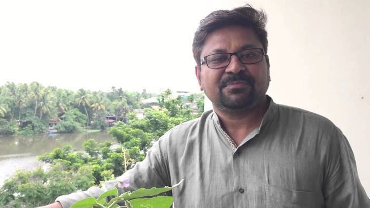 Salam Bappu Salam Bappu Film director reviewing Kanunnundo Pappa