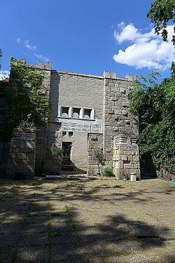 Salgotarjani Street Jewish Cemetery httpsuploadwikimediaorgwikipediacommonsthu