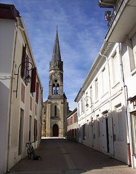 Salles, Gironde httpsuploadwikimediaorgwikipediacommonsthu