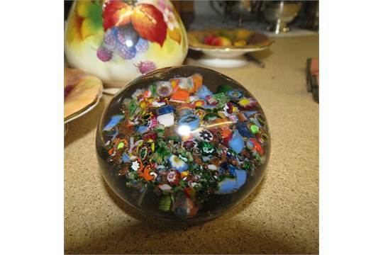 Salvador Ysart A Salvador Ysart scattered bits and pieces glass paperweight with