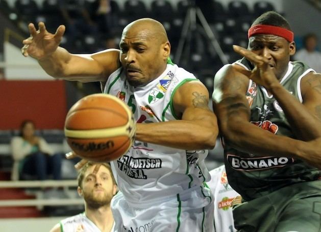 Sam Clancy Jr. Sam Clancy Jr llega a Olmpico LA NARANJA est en el aire