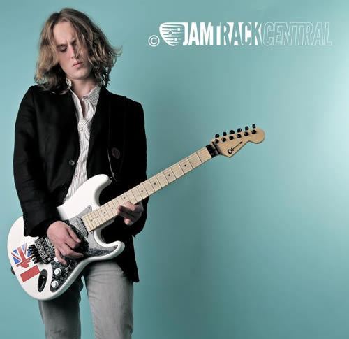 Sam Coulson Sam Coulson modernizar el sonido de Steve Howe en Asia