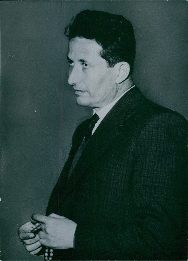 Sami al-Jundi Amazoncom Vintage photo of Sami alJundi holding a bead 1963
