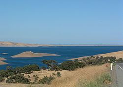San Luis Reservoir httpsuploadwikimediaorgwikipediacommonsthu