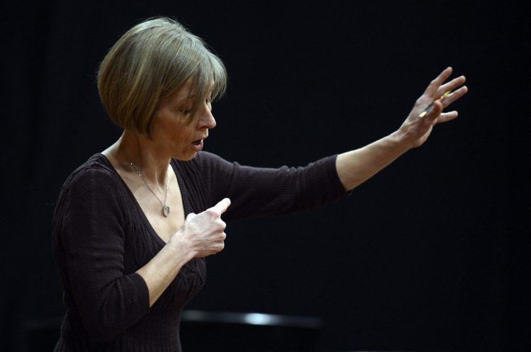 Sandra Horst Canadian Opera Chorus shines under Sandra Horsts leadership