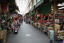Sanfong Central Street httpsuploadwikimediaorgwikipediacommonsthu
