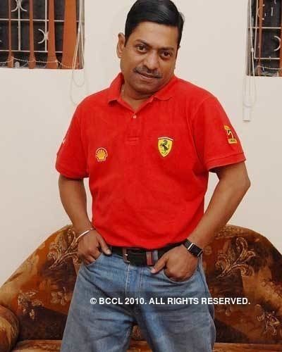 Sanjay Narvekar Sanjay Narvekar lives in Mumbai with his wife and son