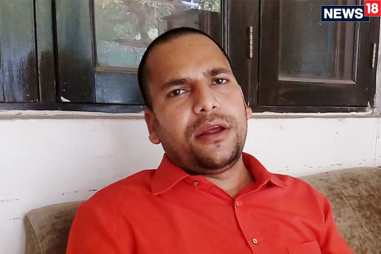 Sanjeev Jha AAP MLA Sanjeev Tries Hunger Strike Against Mishra Police Detain