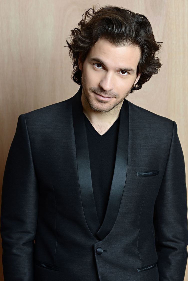 Santiago Cabrera Santiago Cabrera Chilli Media