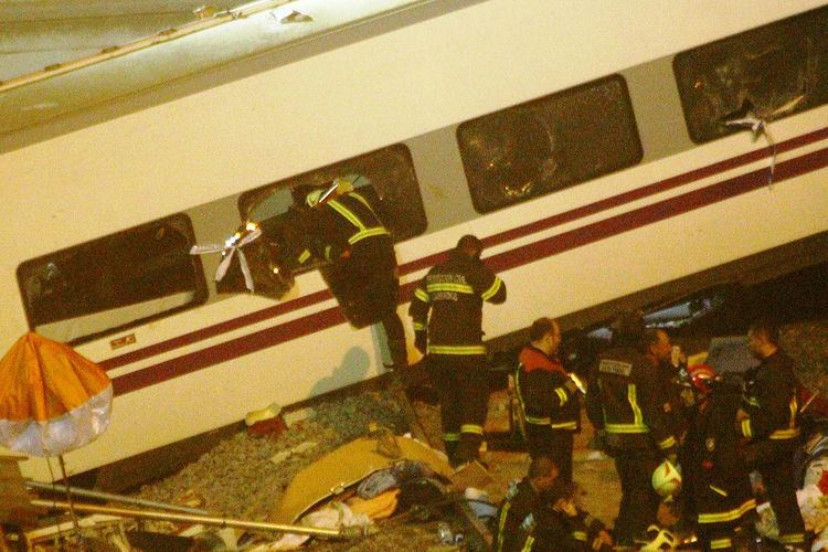 Santiago de Compostela derailment httpsuploadwikimediaorgwikipediacommonsthu
