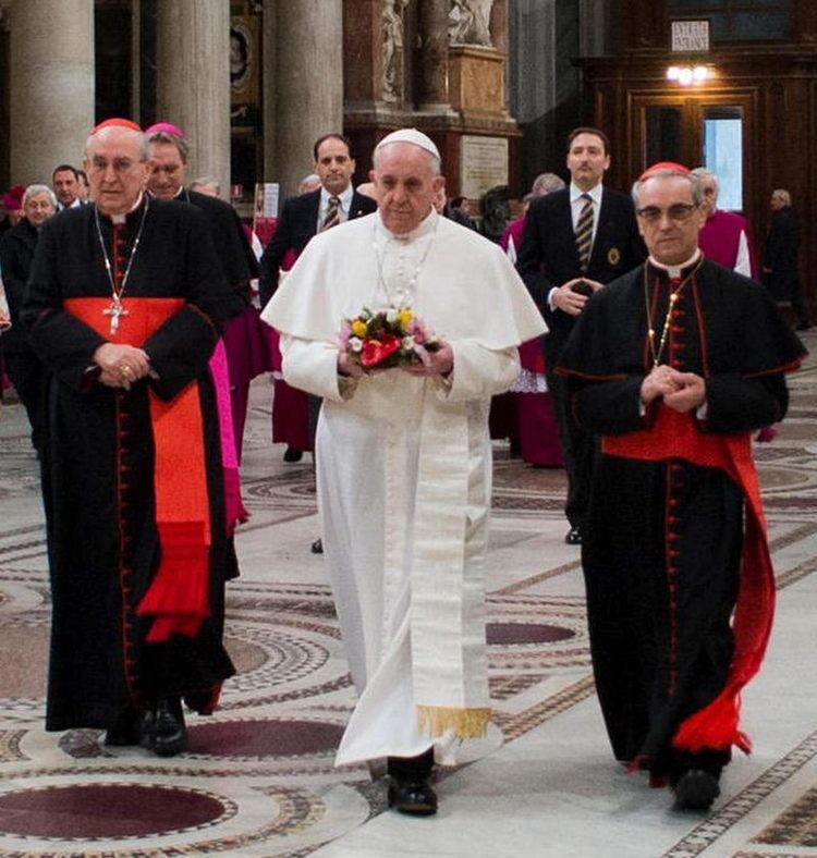 Santos Abril y Castelló El Papa acepta la renuncia del cardenal Santos Abril como arcipreste