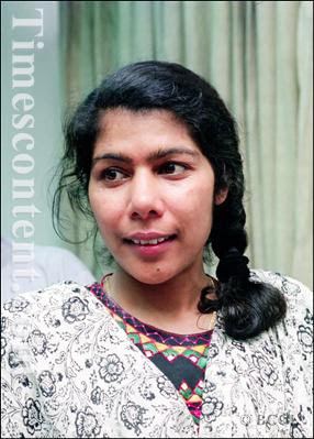 Santosh Yadav MsSantosh Yadav first woman to scale MtEverest twice Navrang India