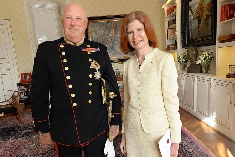 Sarah Gillett HM Ambassador Sarah Gillett presents credentials to His Majesty King