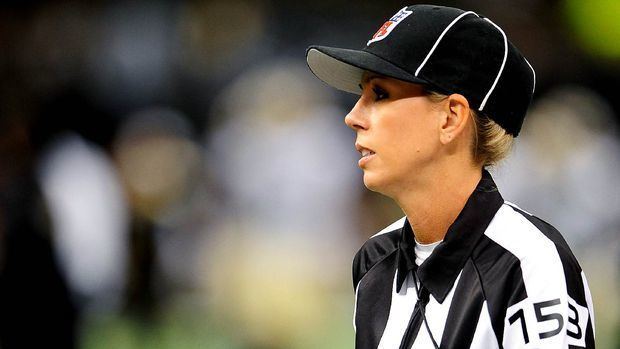 Sarah Thomas (American football official) NFL makes it official Sarah Thomas is hired as a line