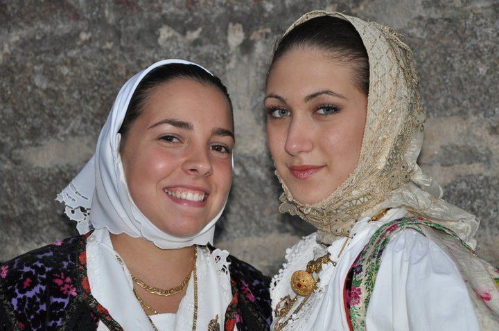 Sardinian people Sardinian traditional costumes Page 10