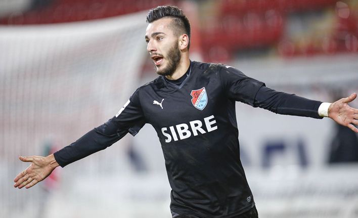 Sargis Adamyan Jahn Regensburg Sargis Adamyan im Anflug liga3onlinede